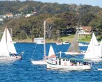 yachts-on-lake-watersedge-boathouse